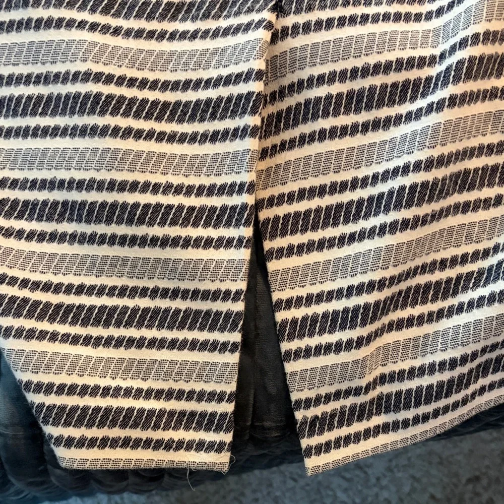 Ann Taylor Textured Stripe Pencil Skirt | Size 10 | Workwear Classic - Picture 6 of 6